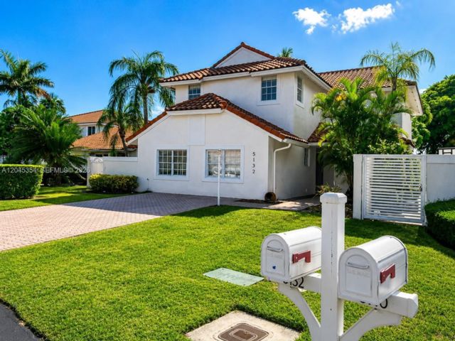  5 BR,  3.00 BTH &nbsp; style home in Medley