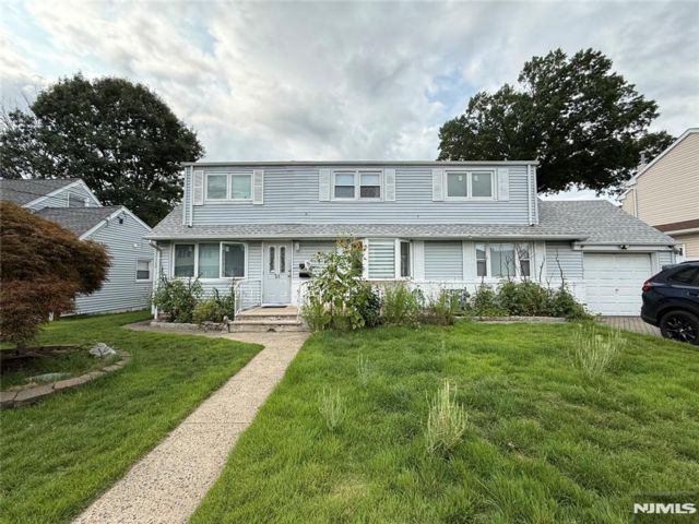  2 BR,  1.00 BTH &nbsp; style home in Elmwood Park
