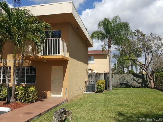  2 BR,  2.50 BTH &nbsp;Condo style home in Miami
