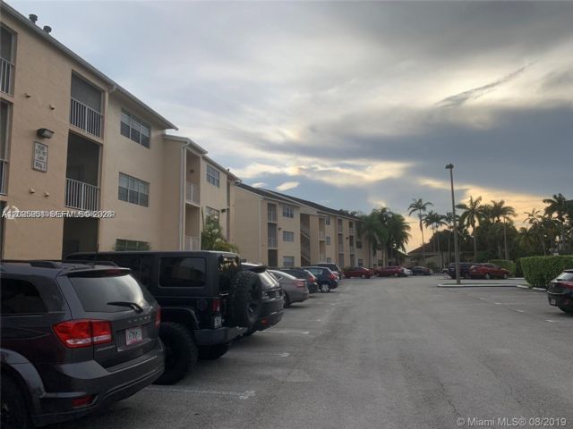  2 BR,  2.00 BTH &nbsp;Condo style home in Miami