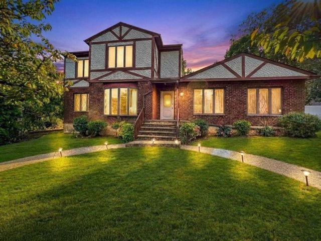  3 BR,  4.00 BTH &nbsp;Single family style home in Richmond Valley