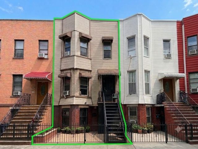  5 BR,  4.00 BTH &nbsp;Multi-family style home in Sunset Park