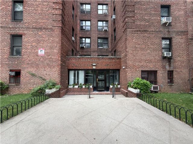  2 BR,  1.00 BTH &nbsp;Co-op style home in East Flatbush