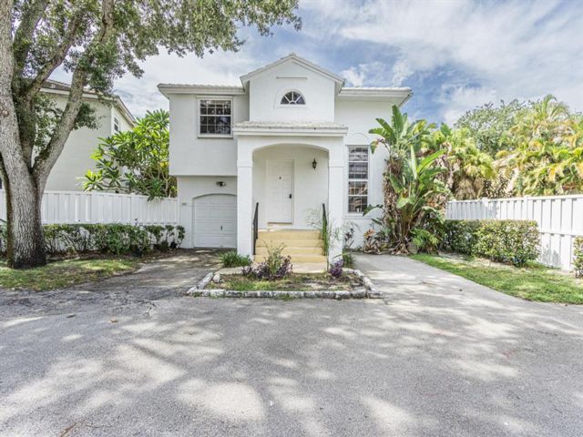  3 BR,  2.50 BTH &nbsp; style home in Plantation