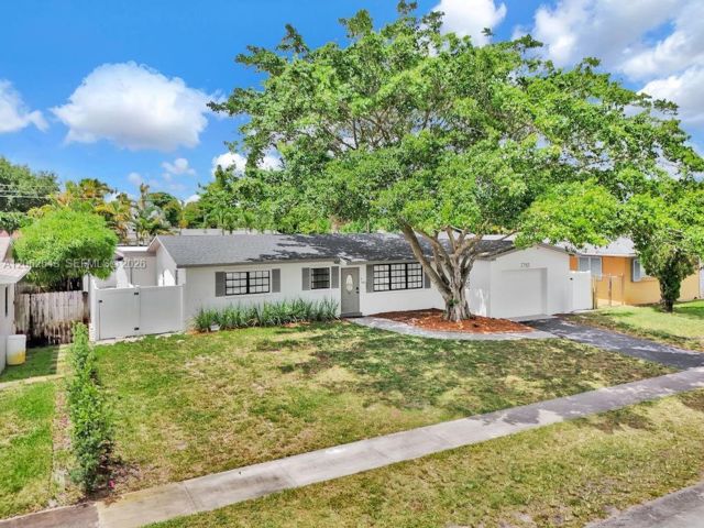  3 BR,  2.00 BTH &nbsp; style home in Pembroke Pines