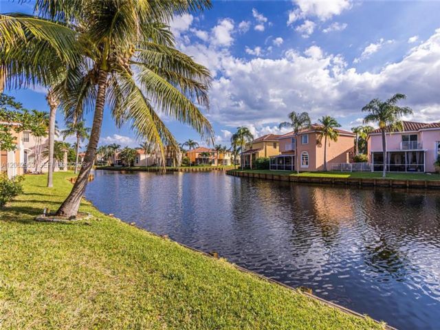  3 BR,  2.00 BTH &nbsp; style home in Hollywood
