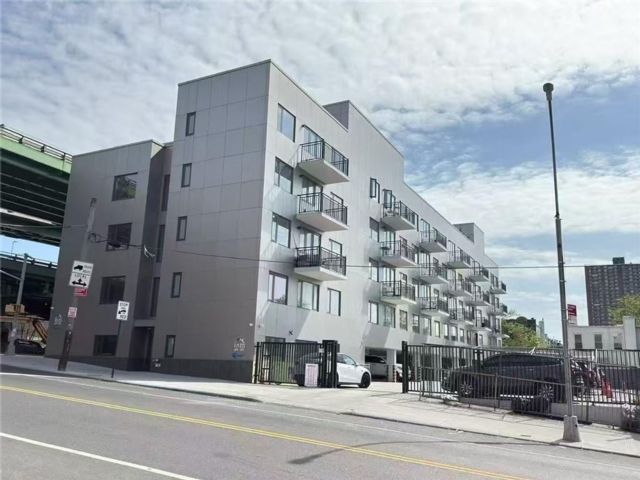 Studio, 56.00 BTH &nbsp;Multi-family style home in Sunset Park