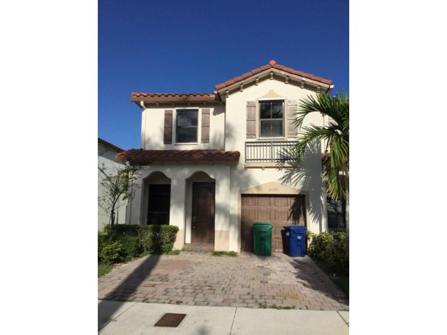  4 BR,  3.50 BTH &nbsp;Townhouse style home in Miami