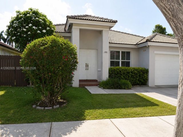  3 BR,  2.00 BTH &nbsp;Traditional style home in Miami