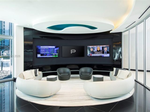 [PHOTO]