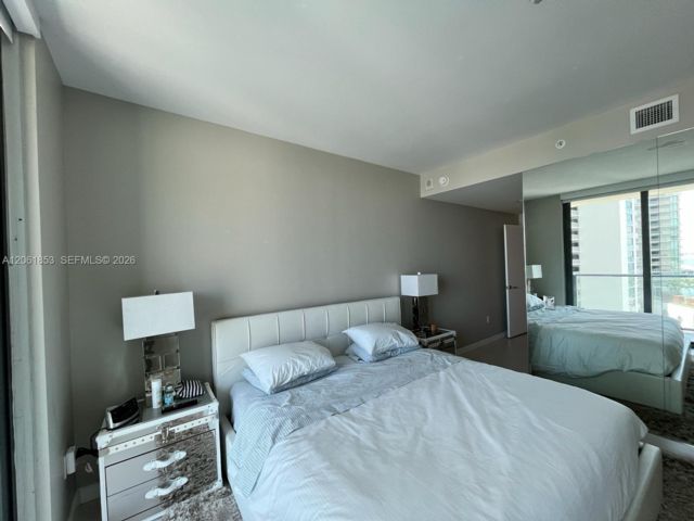 [PHOTO]