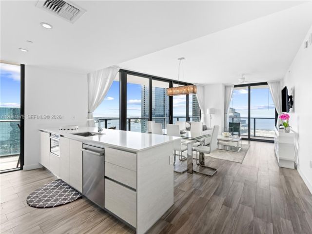  2 BR,  2.50 BTH &nbsp; style home in Miami