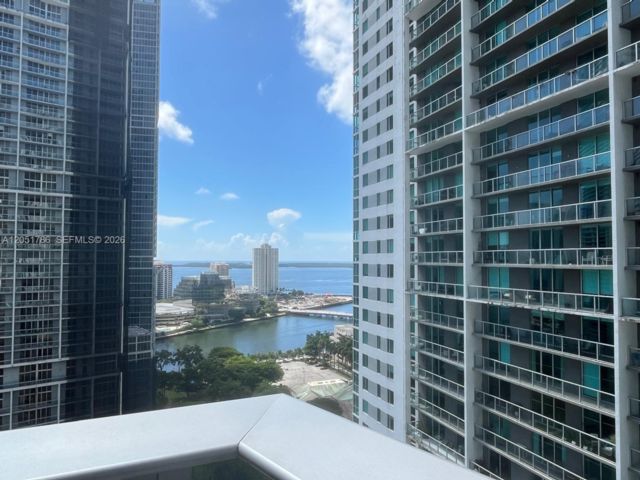[PHOTO]