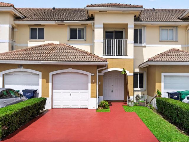  3 BR,  2.50 BTH &nbsp;Townhouse style home in Miami