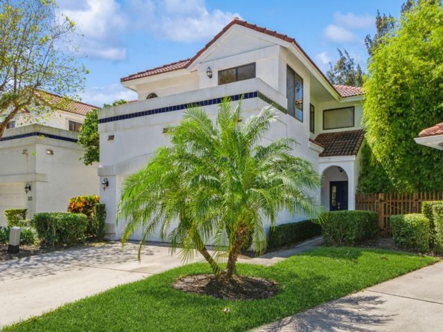  3 BR,  2.50 BTH &nbsp;2 story style home in Boca Raton