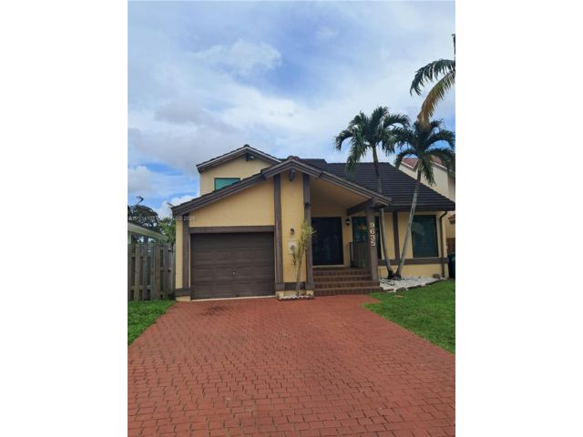  3 BR,  3.00 BTH &nbsp;Traditional style home in Miami