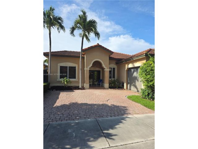  3 BR,  2.00 BTH &nbsp;Traditional style home in Miami