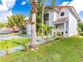  4 BR,  3.00 BTH &nbsp;Traditional style home in Miami