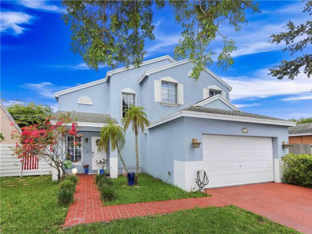  3 BR,  2.50 BTH &nbsp;Traditional style home in Miami