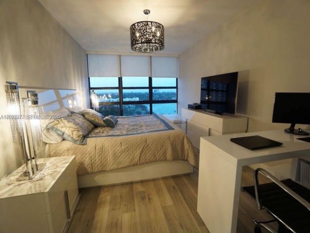 [PHOTO]