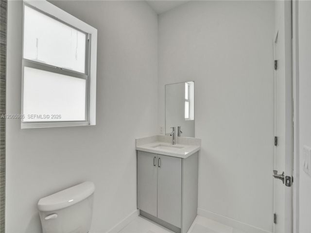 [PHOTO]