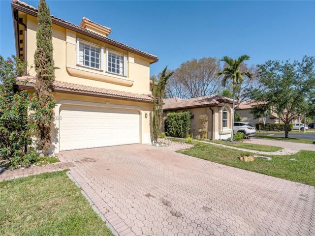  4 BR,  2.00 BTH &nbsp; style home in Medley