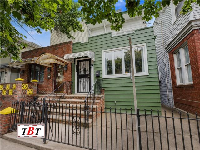  4 BR,  2.00 BTH &nbsp;Single family style home in Midwood