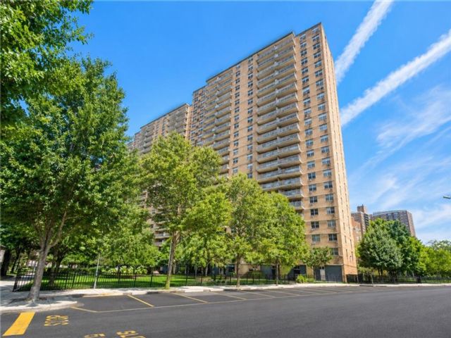  1 BR,  1.00 BTH &nbsp;Co-op style home in Brighton Beach