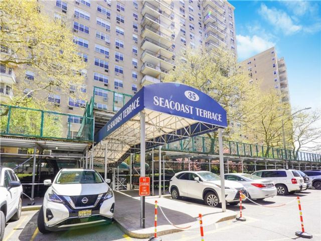  2 BR,  1.00 BTH &nbsp;Co-op style home in Brighton Beach