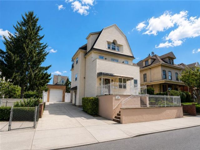  6 BR,  0.00 BTH &nbsp;Multi-family style home in Bay Ridge