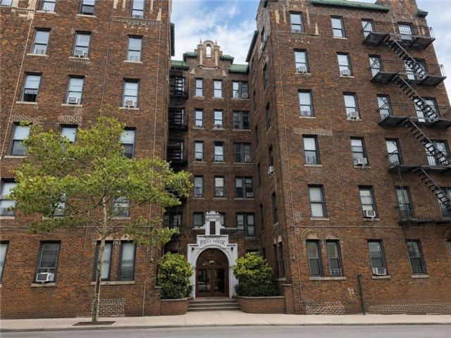  1 BR,  1.00 BTH &nbsp;Co-op style home in Bay Ridge