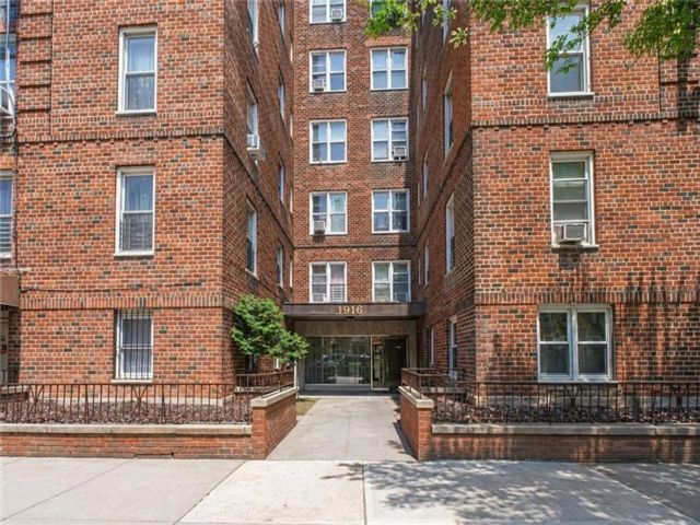  1 BR,  1.00 BTH &nbsp;Co-op style home in Midwood