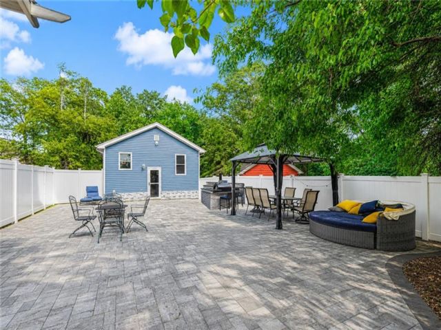 2 BR,  2.00 BTH &nbsp;Single family style home in Richmond Valley
