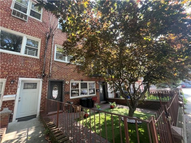  2 BR,  1.00 BTH &nbsp;Multi-family style home in Old Mill Basin