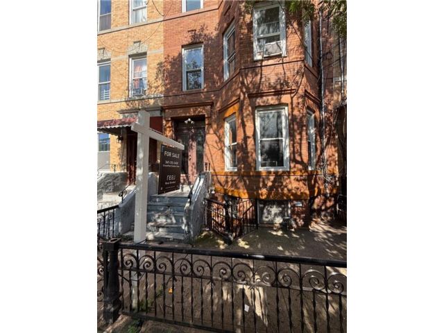  8 BR,  0.00 BTH &nbsp;Multi-family style home in Cypress Hills