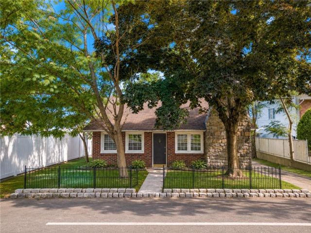  3 BR,  2.00 BTH &nbsp;Single family style home in Woodrow