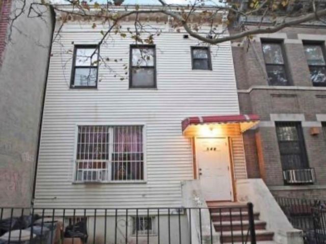  7 BR,  4.00 BTH &nbsp;Multi-family style home in Sunset Park