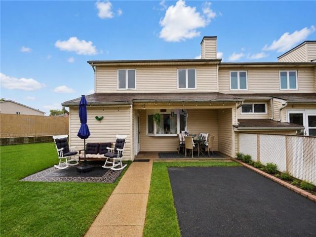  3 BR,  2.00 BTH &nbsp;Condominium style home in Graniteville