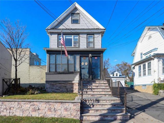 Studio,  0.00 BTH &nbsp;Commercial style home in Elmpark