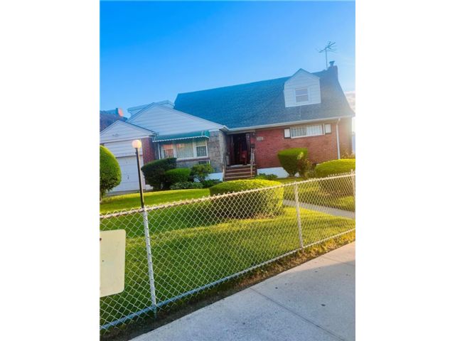  5 BR,  2.00 BTH &nbsp;Single family style home in East Flatbush