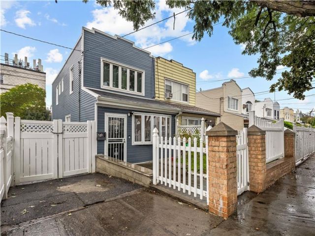  3 BR,  4.00 BTH &nbsp;Single family style home in Canarsie