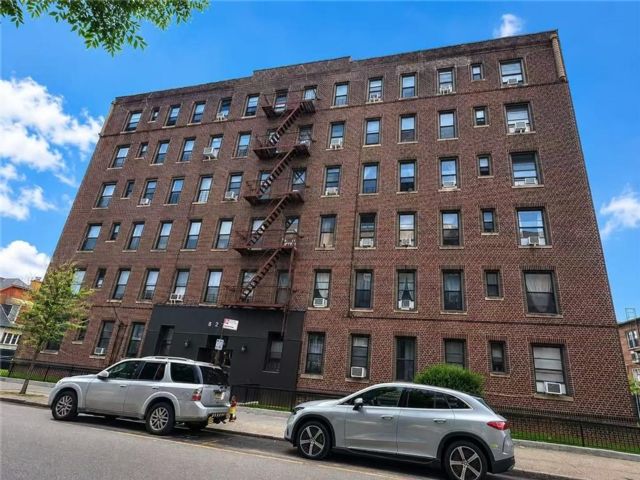 1 BR,  1.00 BTH &nbsp;Co-op style home in Bensonhurst