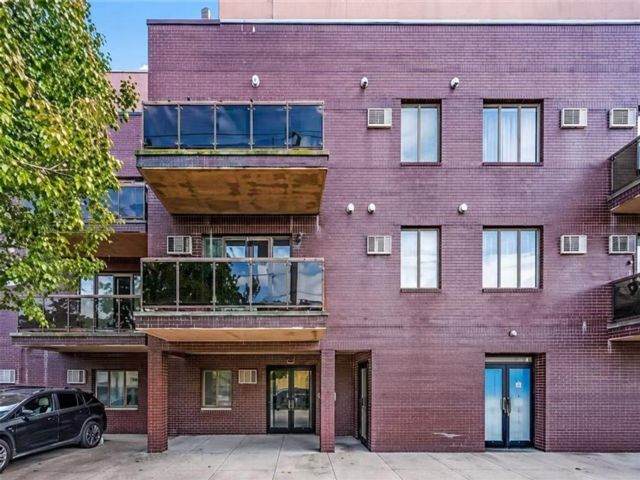  3 BR,  2.00 BTH &nbsp;Condominium style home in Bensonhurst