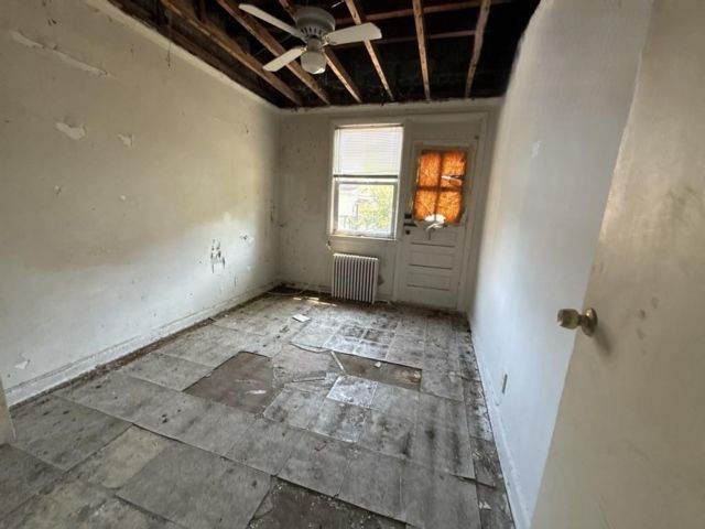  4 BR,  2.00 BTH &nbsp;Multi-family style home in Seagate