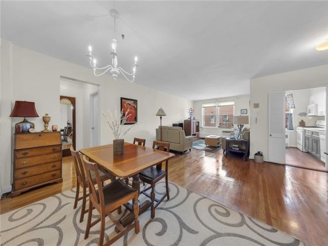  1 BR,  1.00 BTH &nbsp;Co-op style home in Bay Ridge