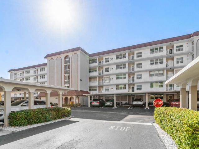  2 BR,  2.00 BTH &nbsp;Condo style home in Delray Beach