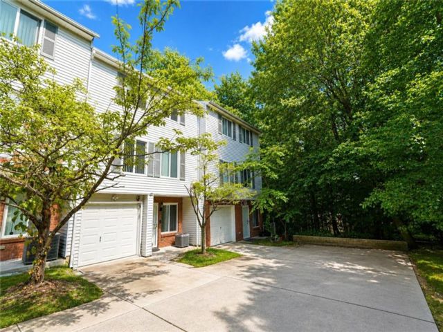  2 BR,  3.00 BTH &nbsp;Single family style home in Arden Heights