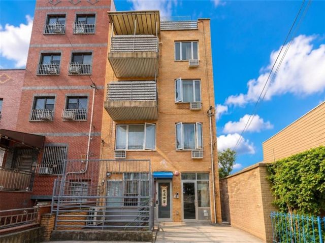  2 BR,  2.00 BTH &nbsp;Condominium style home in Sunset Park
