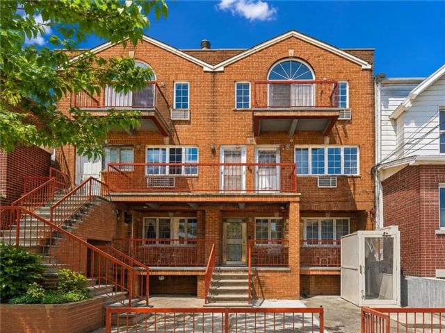  2 BR,  2.00 BTH &nbsp;Condominium style home in Dyker Heights
