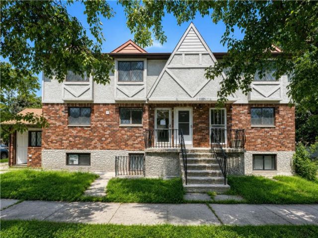  6 BR,  4.00 BTH &nbsp;Multi-family style home in Arden Heights
